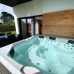  Hébergement de vacances Maison Neuve Jacuzzi Jardin 6 Personnes France